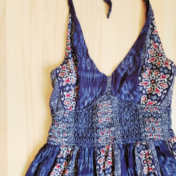 Hollister | Halter Print Midi Dress - Picture 3 of 8